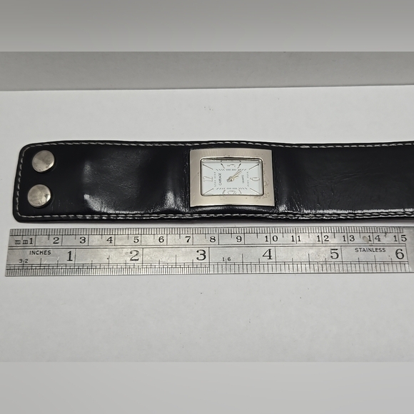 Womens Vintage Carriage Timex Black Leather Cuff Watch New Battery Silver Rare - Picture 8 of 11